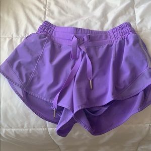 Lululemon hotty hot shorts 2.5